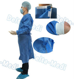 Μπλε μίας χρήσης χειρουργική εσθήτα, εσθήτα χειρούργων SMS με τις πετσέτες χεριών